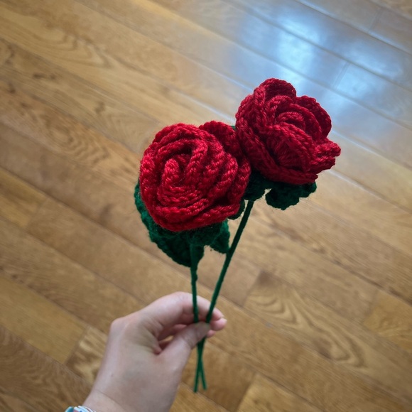 Treat yourself 🌹 $8 per rose❗️ Mom hand crocheted - Rose - Picture 4 of 5